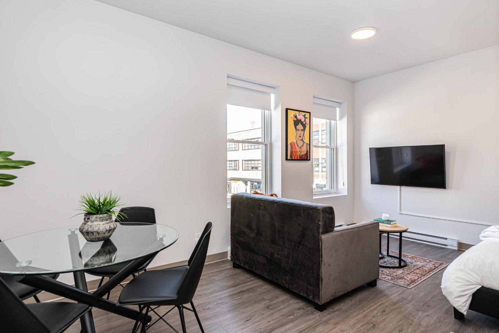 Wonderful New Studio Close To Mount Royal By Den Stays Монреал Стая снимка