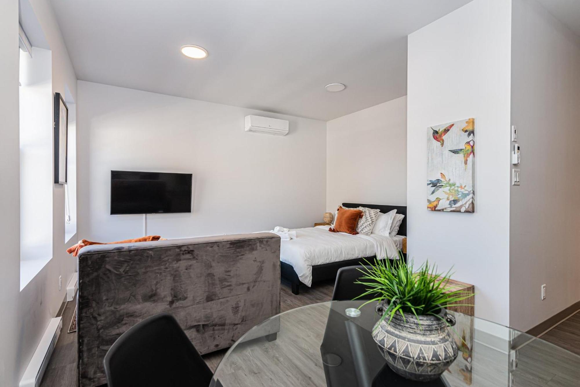 Wonderful New Studio Close To Mount Royal By Den Stays Монреал Стая снимка